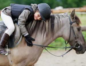 Le cheval apaise les relations parents - enfants