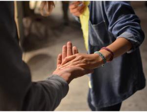 Groupe d'entraide mutuelle. Un modèle fragile et convoité (2023)