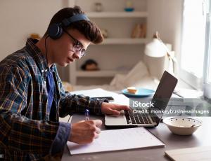 Le Département prête des ordinateurs aux collégiens boursiers