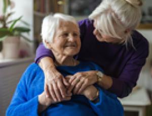 Des chercheurs avancent cinq pistes pour revaloriser les métiers du grand âge