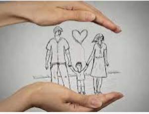 Penser ensemble précarité et parentalité